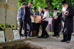 Cmentarz Żydowski - pogrzeb ofiar Holokaustu, Salomei Korzennik i Racheli Pacher - cz. 2